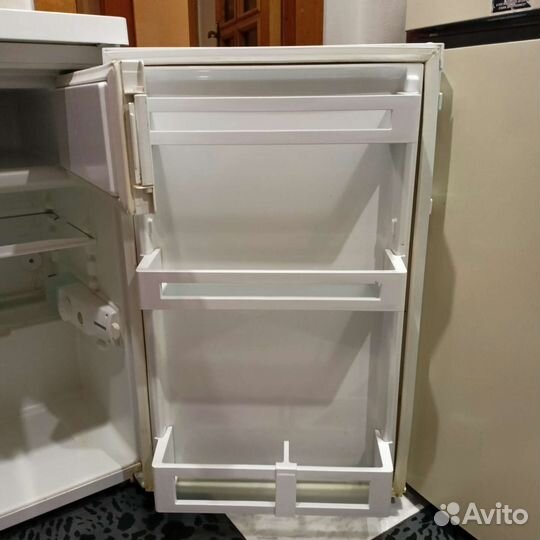 Минихолодильник с морозильной бу