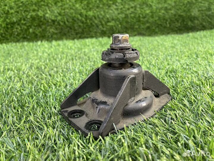 Подушка редуктора передняя Toyota Granvia / Grand