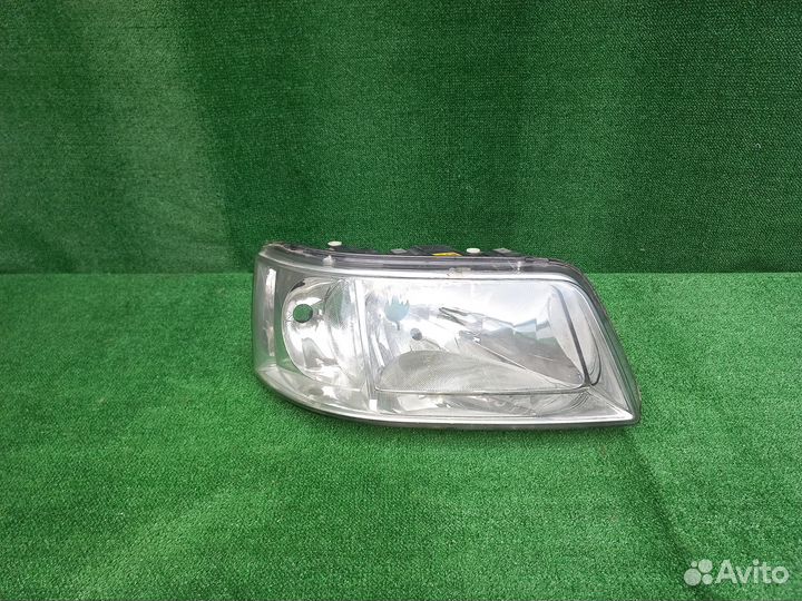 Фара Volkswagen Transporter t5