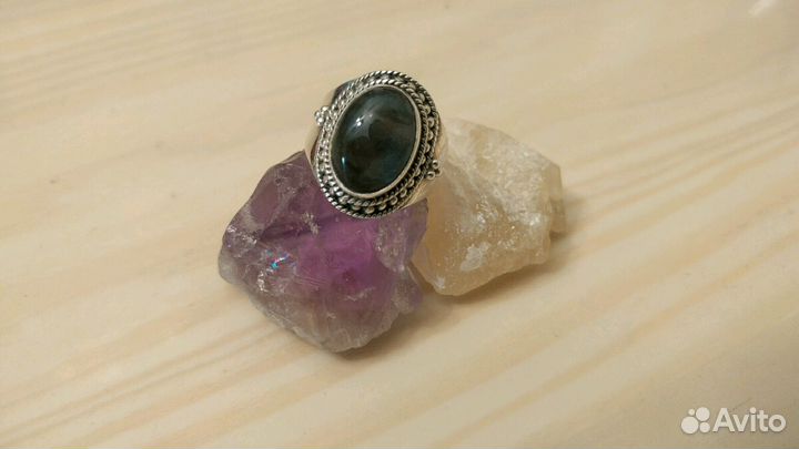 Серебряное кольцо с лабрадором