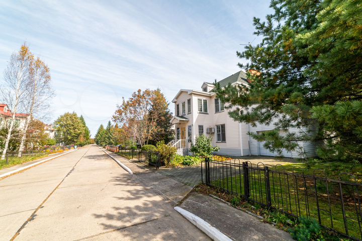 Дом 238,3 м² на участке 8 сот.