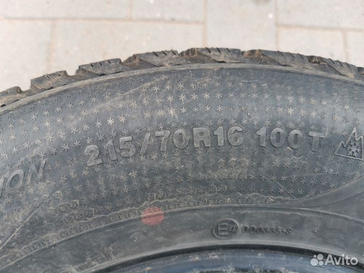 Kumho I'Zen RV Stud KC16 215/70 R16