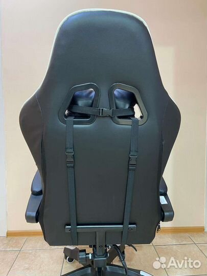 Кресло игровое с подставкой для ног