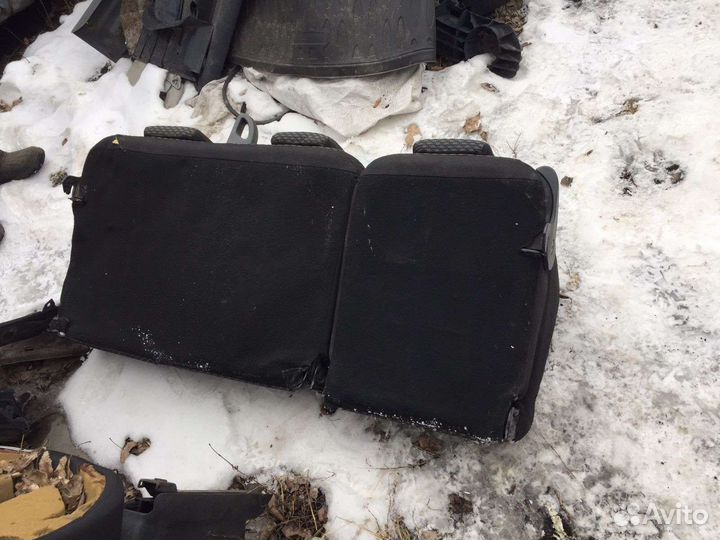 Сиденья задние второй ряд. LADA Largus