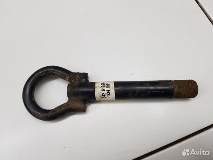 Крюк буксировочный (Renault Sandero)
