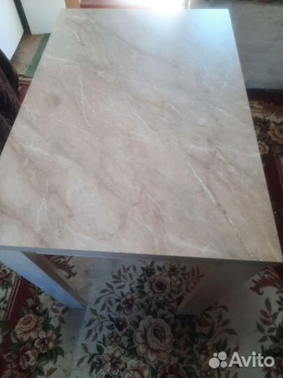 Кухонный стол