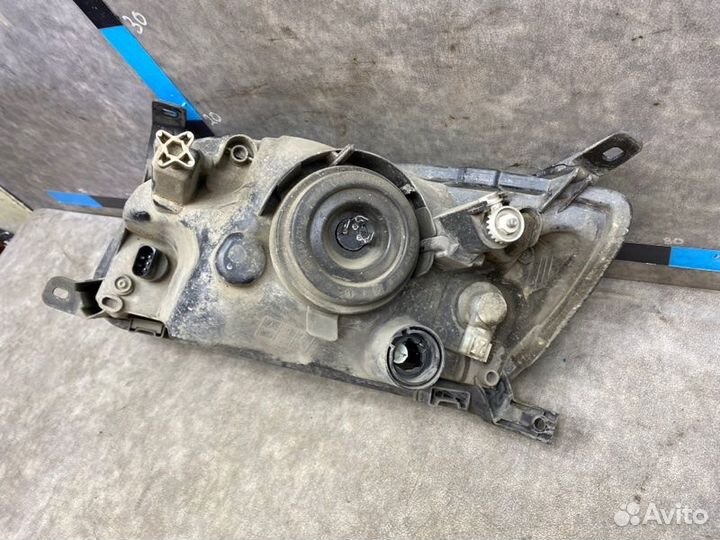 Фара передняя правая Лада Гранта седан 1.6 21126