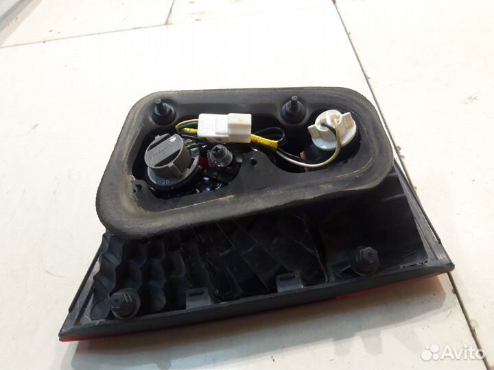 Фонарь крышки багажника (правый) (Kia Mohave)