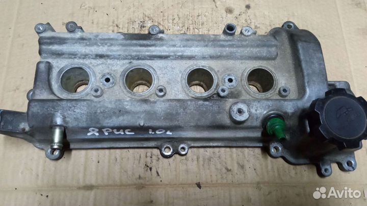 Клапанна крышка Тайота ярис 1.0 1SZ-FE