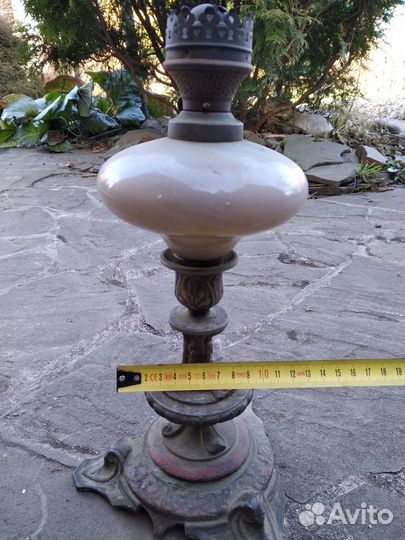 Старинная керосиновая лампа