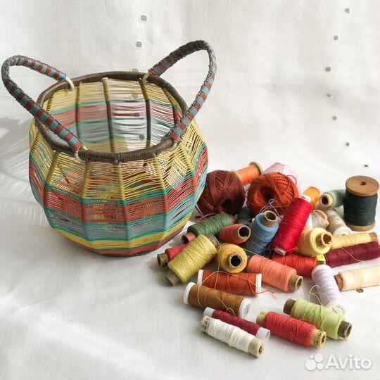 Корзина винтажная с нитками
