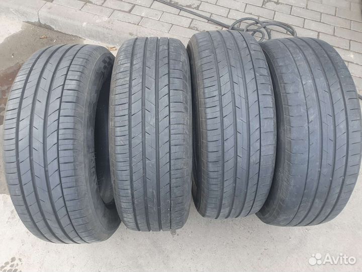 Kumho Ecsta HS52 215/60 R17