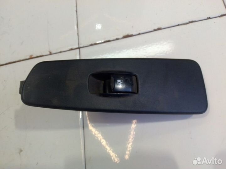 Кнопка стеклоподъемника задняя левая