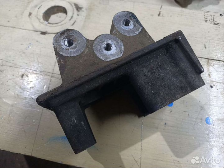 Кронштейн двигателя Fiat Linea 1.4