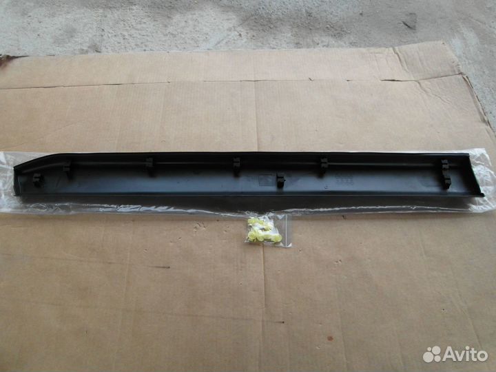 Молдинг двери передней правой Nissan X-Trail T31