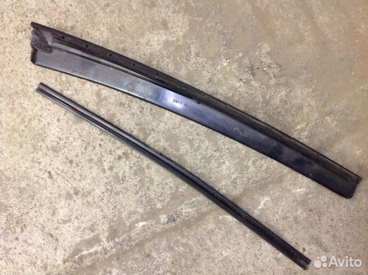 Накладка стекла кузовного Ford Fusion 2002