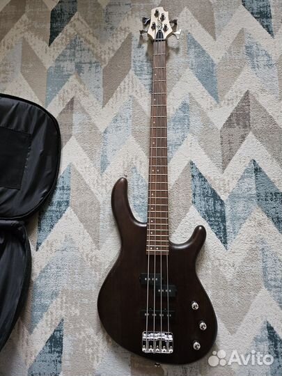 Бас гитара cort