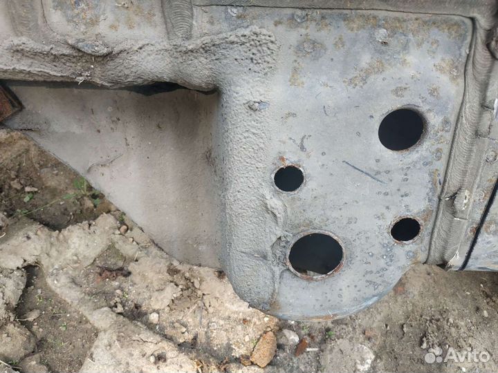 Порог с центральной стойкой Ssang Yong Actyon New