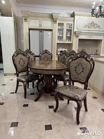 Кухонный стол и стулья новые