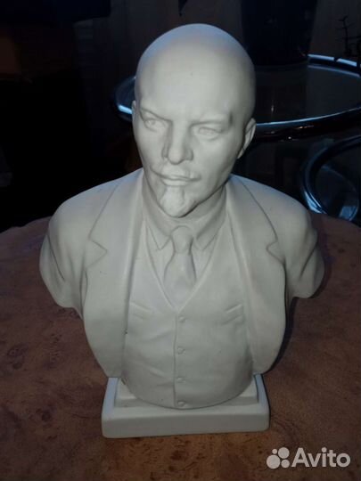 Бюст Ленин Бисквит (фарфор) высота 18 см