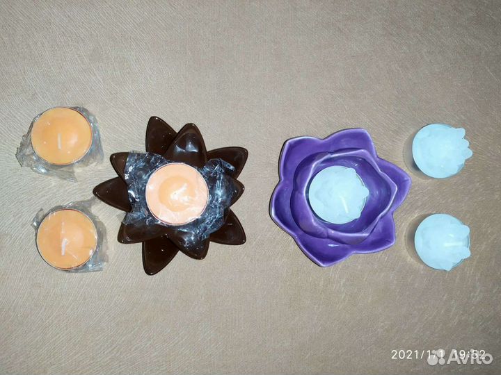 Подсвечники и по три аромасвечи к ним