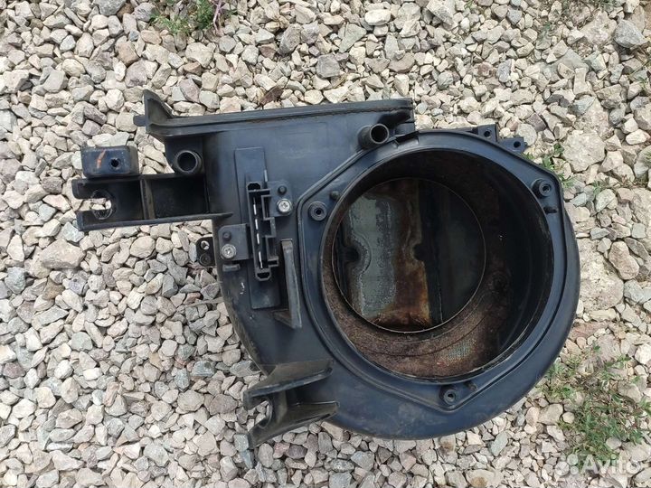 Корпус моторчика отопителя Ниссан Санни у10 универ