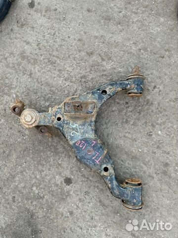 Рычаг подвески нижний передний левый Toyota Land