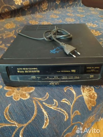 Видеоплейер Akai VS-R120edg