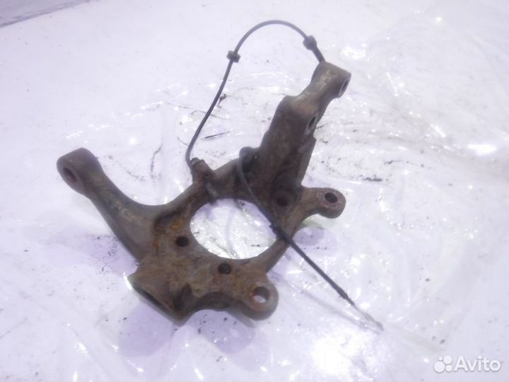 Кулак передний левый