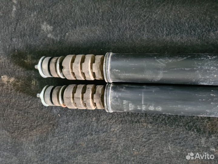 Амортизатор подвески задний LADA Largus K4M 2016