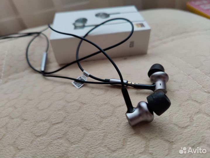 Наушники Xiaomi Mi In-Ear Headphones Pro HD