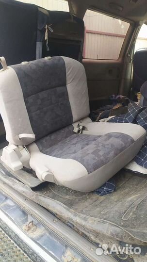 Задние сиденья nissan serena 2000