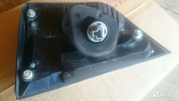 Левый фонарь крышки багажника Мицубисси Аутлендер