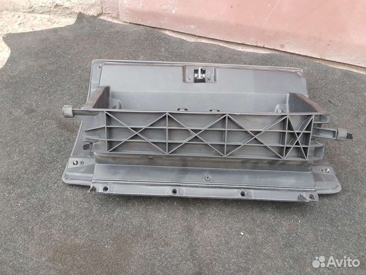 Бардачок Chrysler 300m