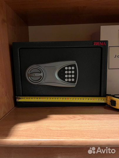 Сейф настенный