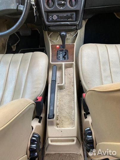 Центральная консоль Mercedes W201 (190)