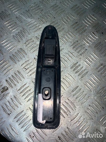 Кнопка стеклоподъемника переднего правого Chery