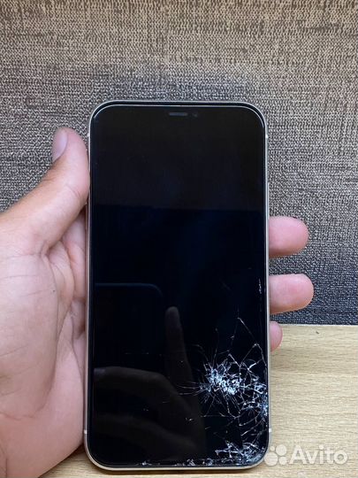 Телефон iPhone 11
