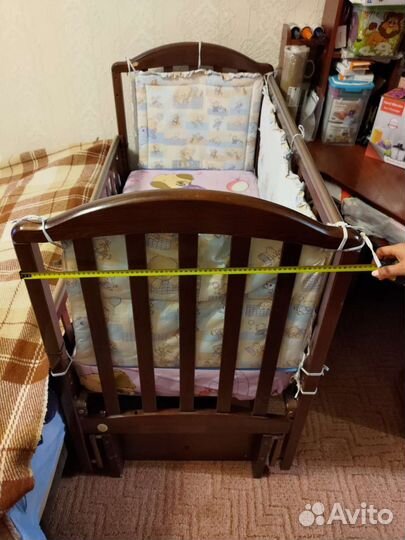 Детская кроватка с продольным маятником