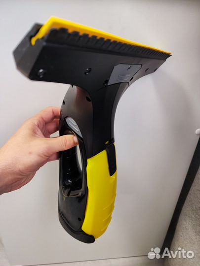Ручной стеклоочиститель Karcher WV 2 Black Edition