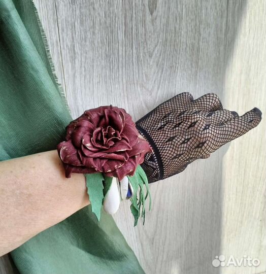 Браслеты из кожи с цветком