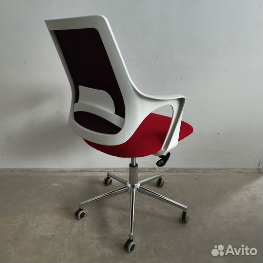 Компьютерное кресло красное