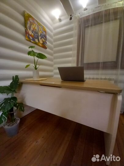 Стол для дома или офиса бу в идеальном состоянии