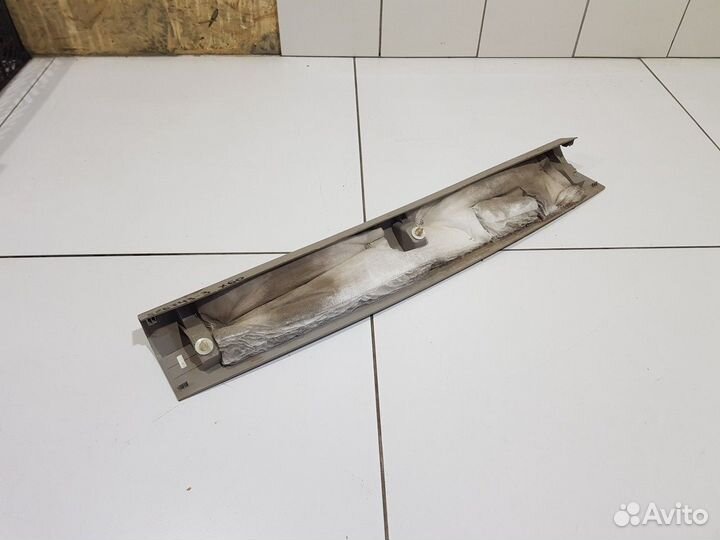 Обшивка двери/крышки багажника центральная верхняя