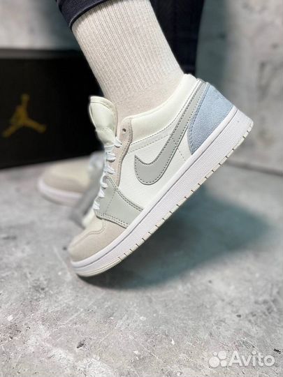 Кросовки женские Nike Air Jordan 1 low