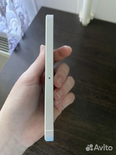 Телефон iPhone SE 2016