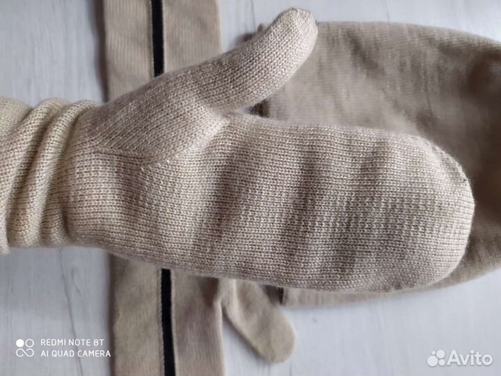 Шапка и варежки вязаные из итальянской пряжи