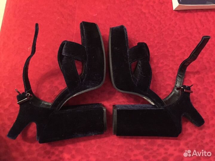 Новые босоножки из бархата