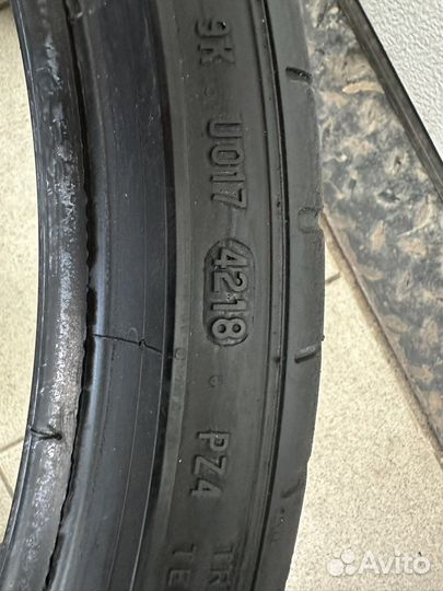Pirelli P Zero PZ4 235/35 R20 и 265/30 R20