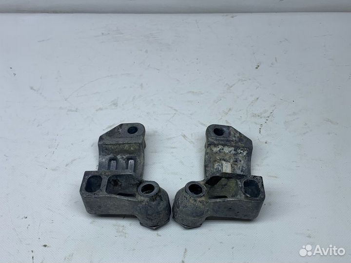 Кронштейн крепления стабилизатора передний